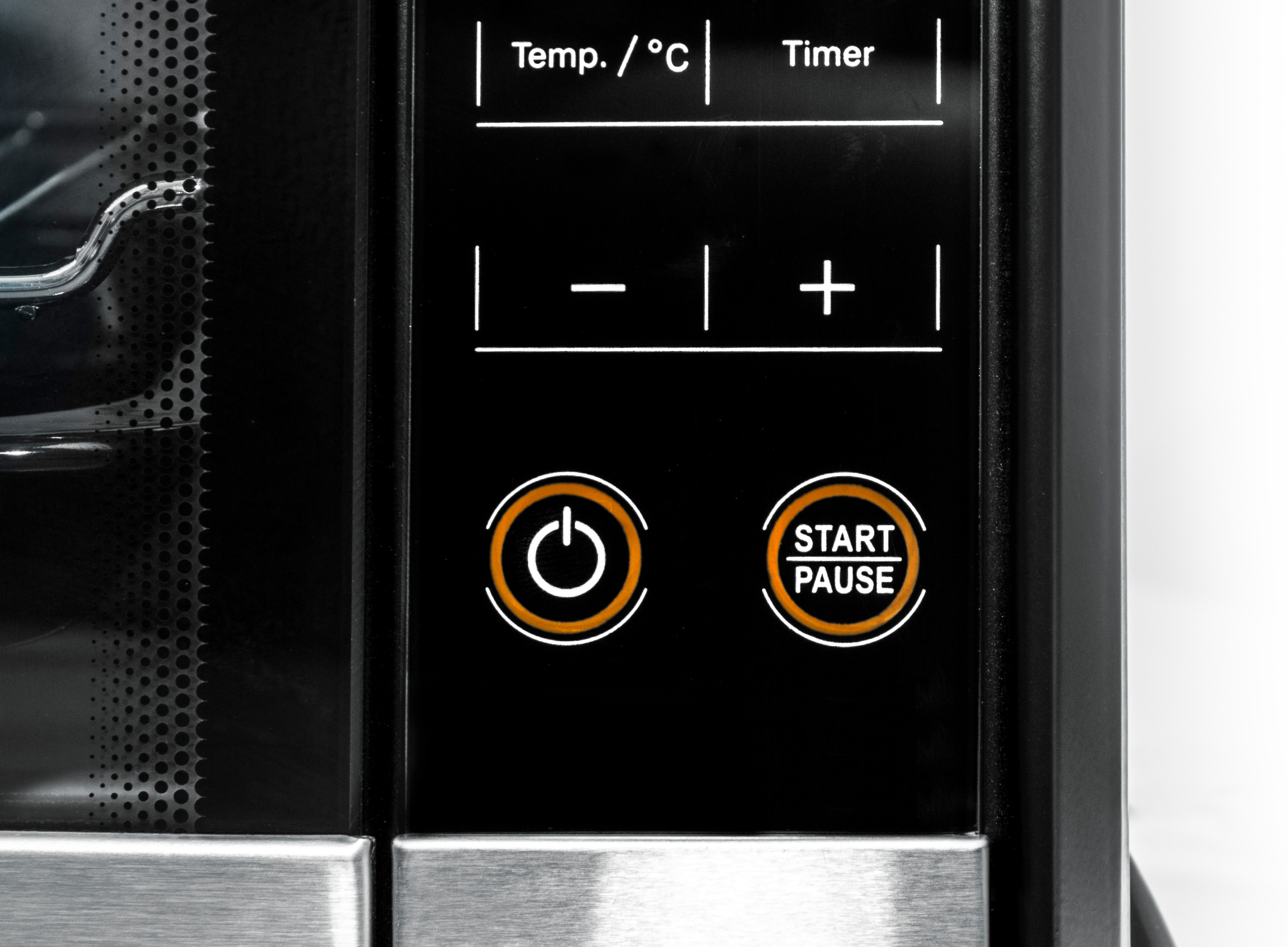 Schwarzes Bedienfeld mit Tasten für Temperatur, Timer und Start/Pause-Funktionen.