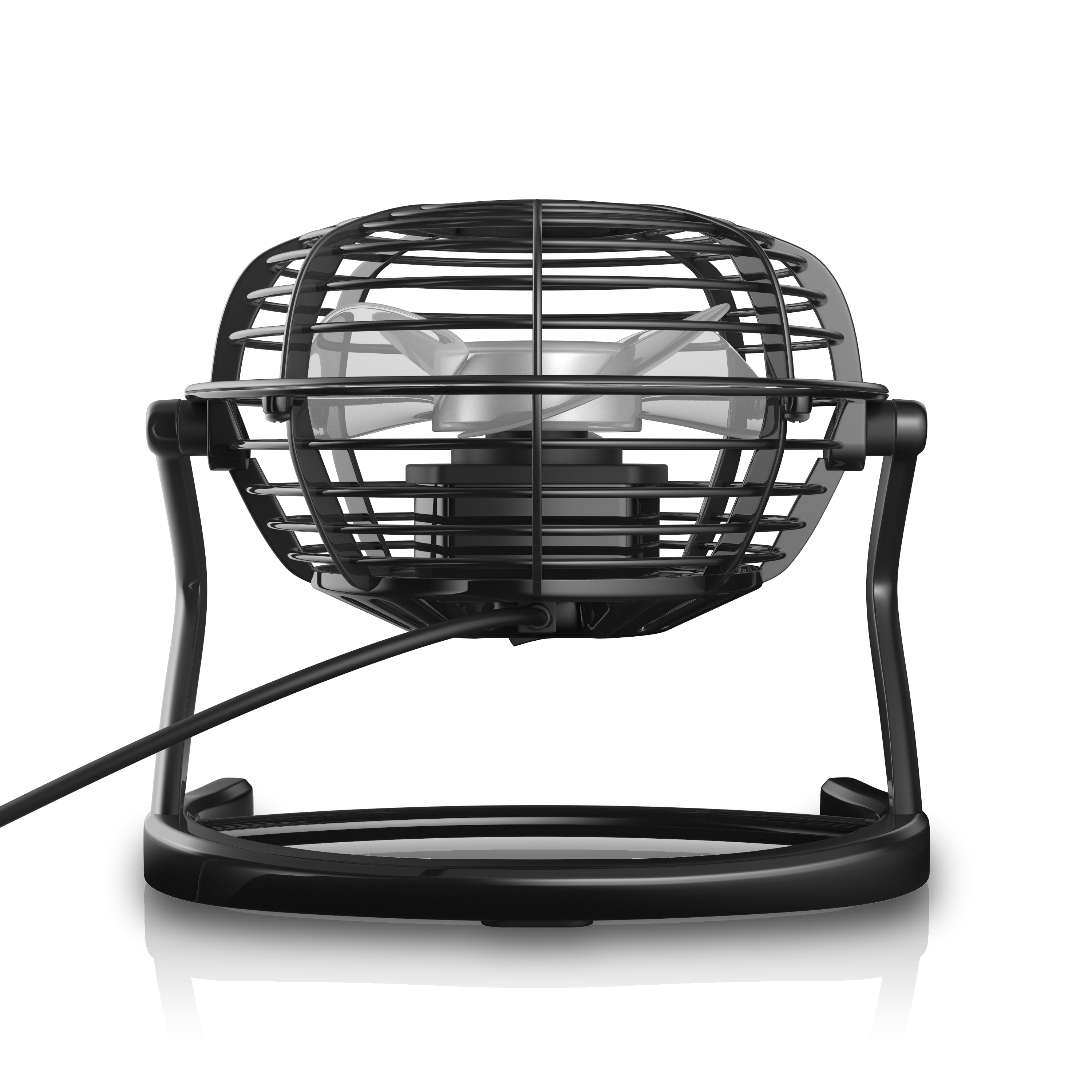 Ein kleiner schwarzer Schreibtischventilator mit käfigartigem Design, auf weißem Hintergrund, mit Netzkabel.