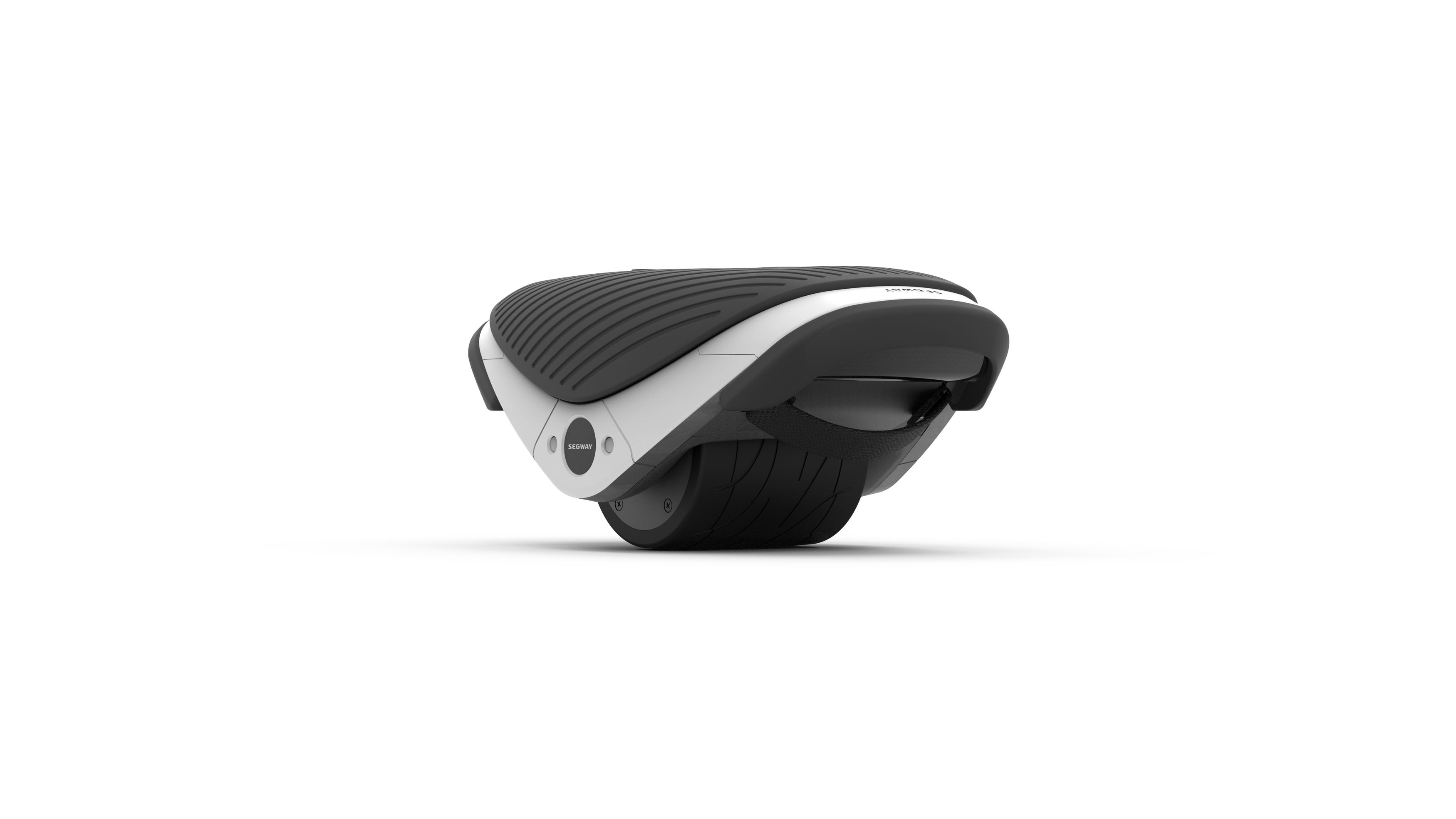 Schwarz-weißer Segway-Roller auf weißer Oberfläche.
