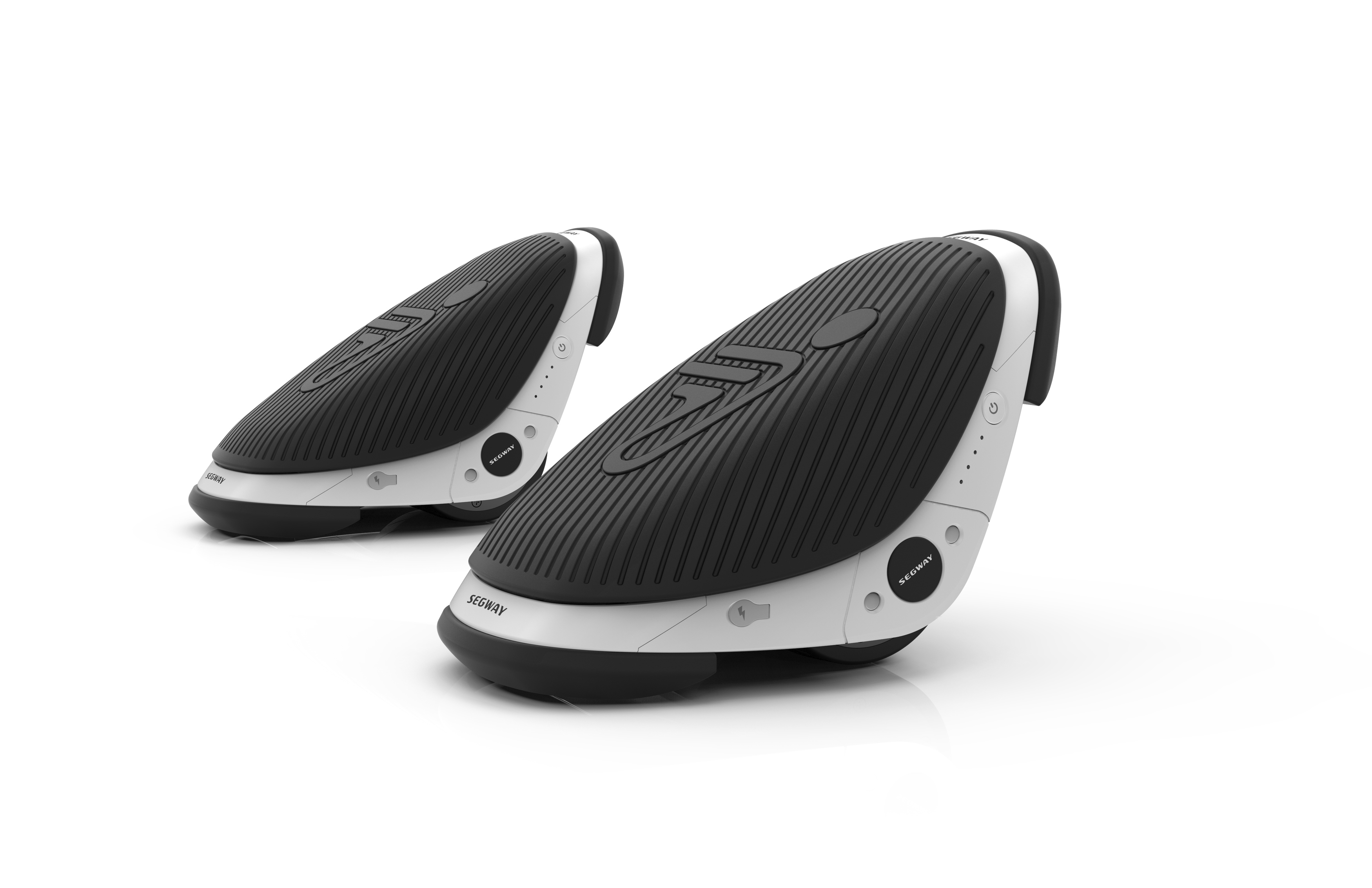 Zwei Segway selbstausgleichende elektrische Transporter, weiß und schwarz, auf weißem Grund.