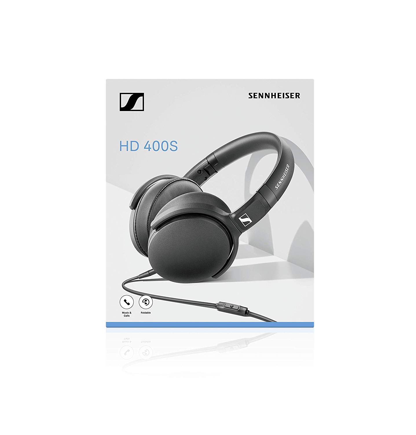 Auriculares negros con cable, modelo Sennheiser HD 400S, fondo blanco.