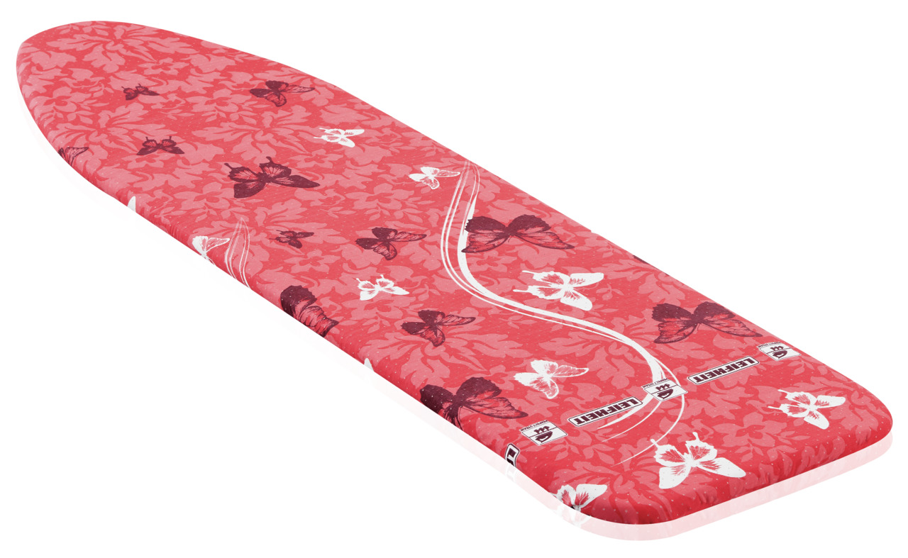 Une housse de table à repasser rouge avec un motif de papillons sur fond blanc.