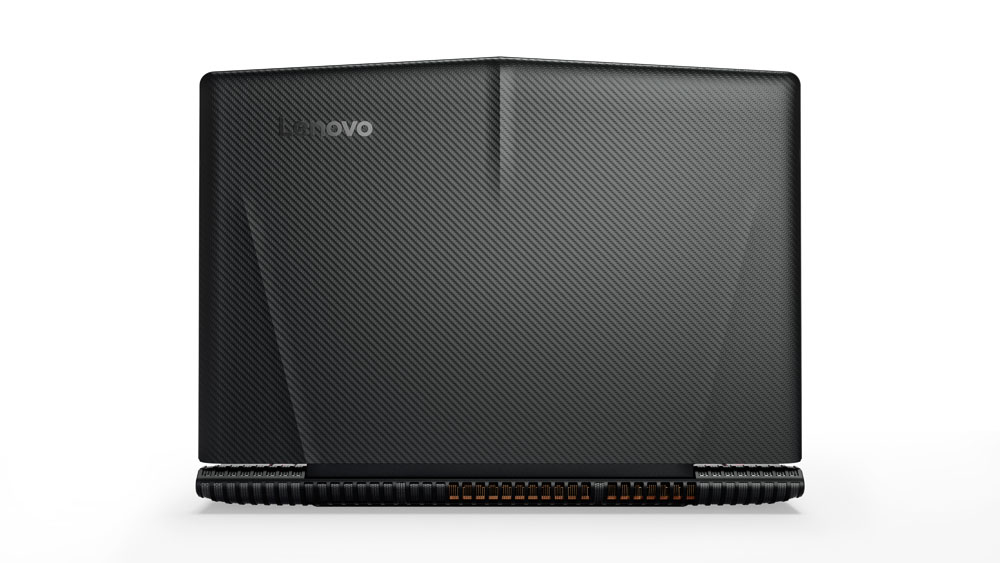 Lenovo dizüstü bilgisayar arkası, dokulu siyah. Lenovo logosu ortada.