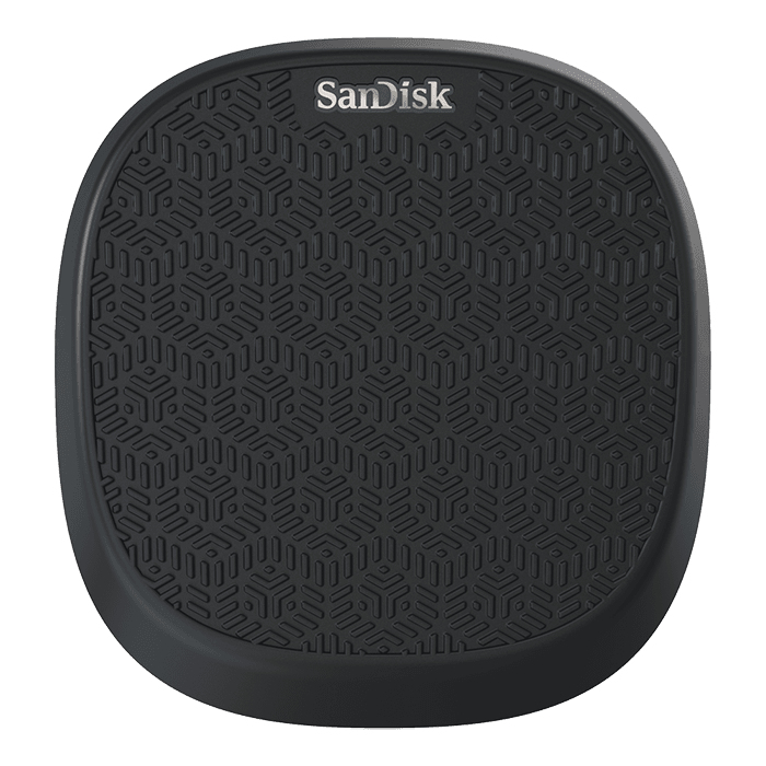 Siyah, yuvarlak SanDisk ürünü. SanDisk logolu dokulu yüzey.