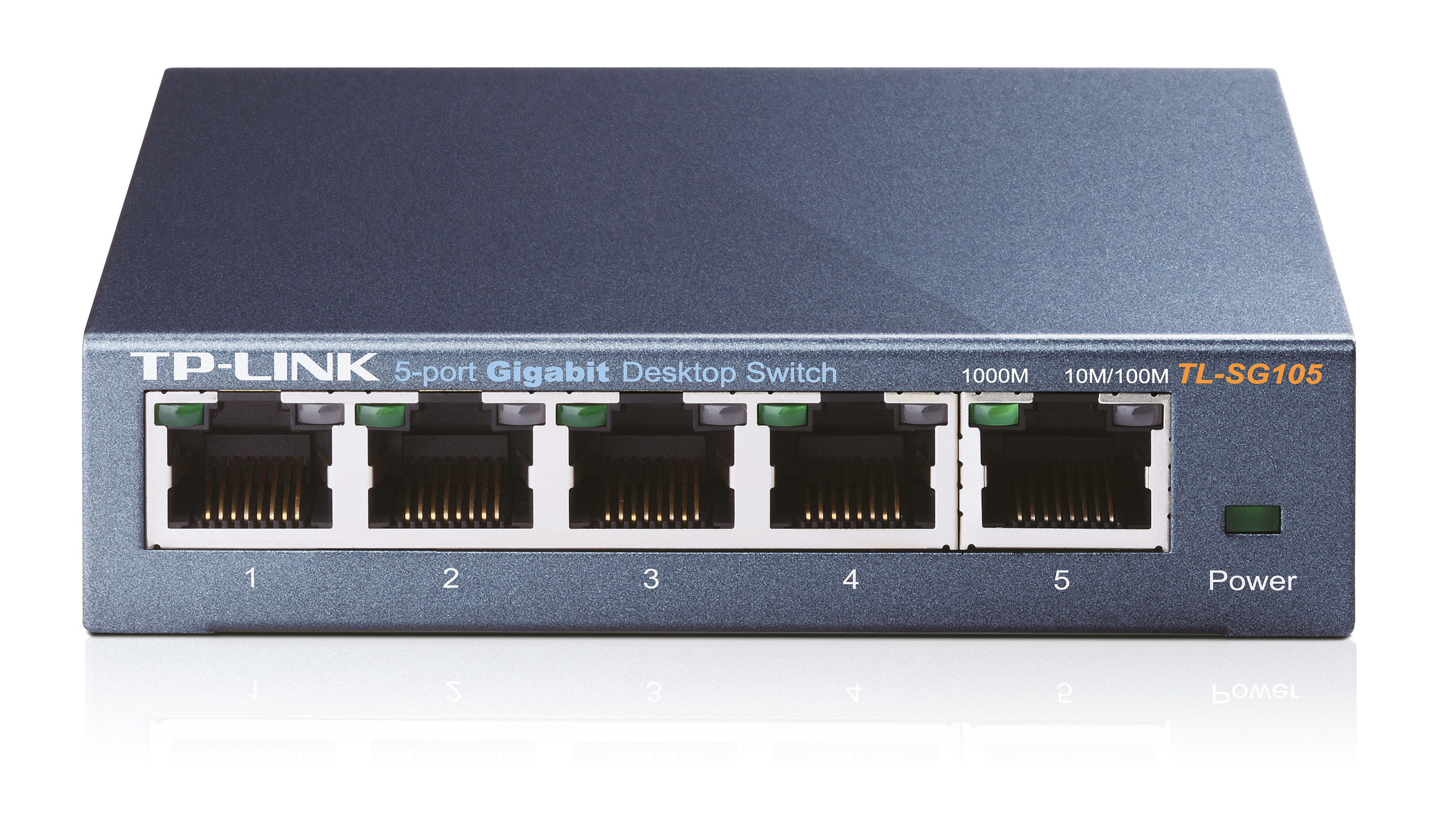 Mavi bir TP-Link 5 portlu Gigabit Masaüstü Anahtarı, bağlantı noktaları ve beyaz bir yüzeyde bir güç ışığı.