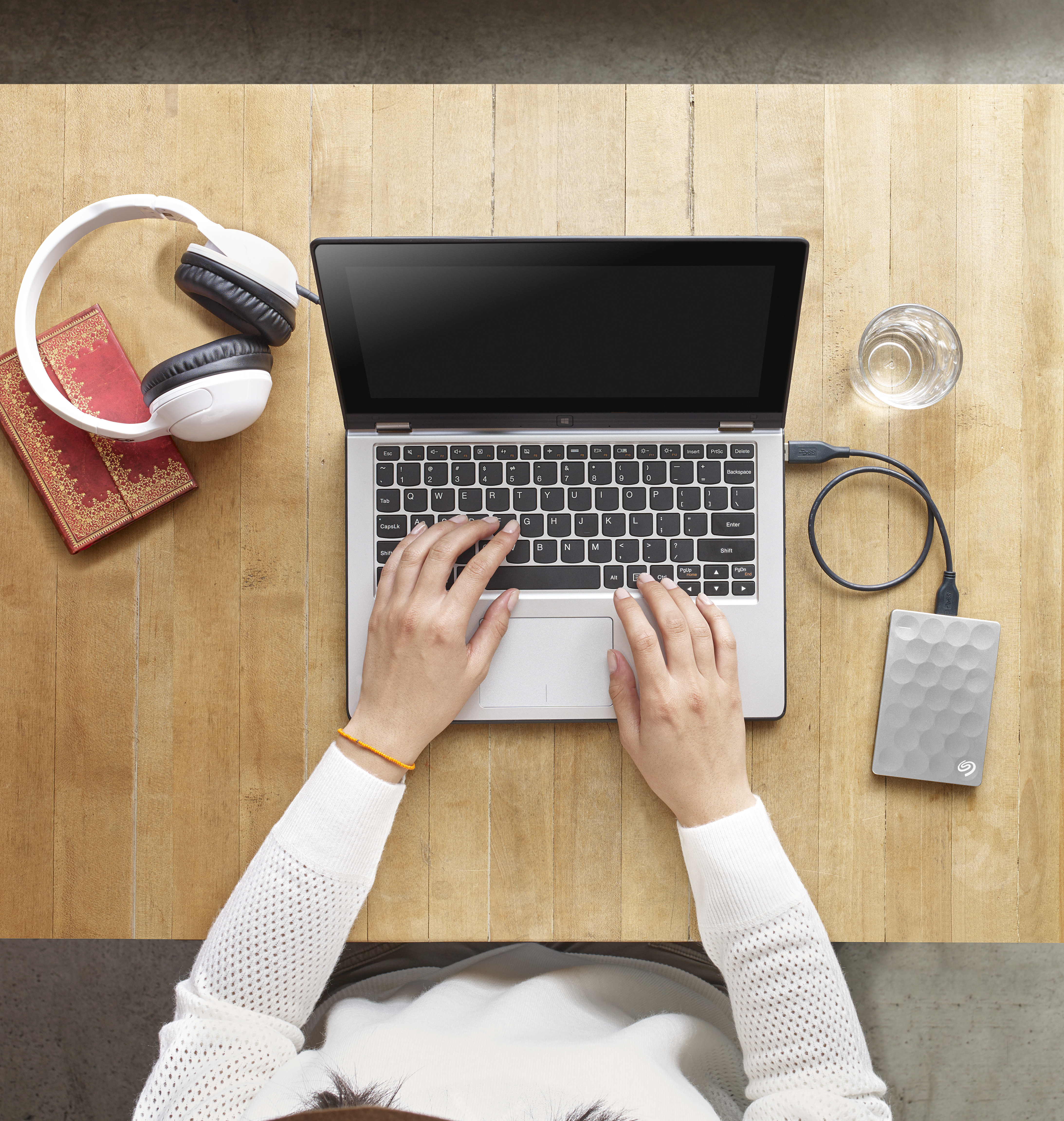 SEAGATE 2Tb Seagate 2.5Inc Usb3.0 Steh2000200 Backup Plus Ultra Slım Gümüş Rengi Taşınabilir Disk