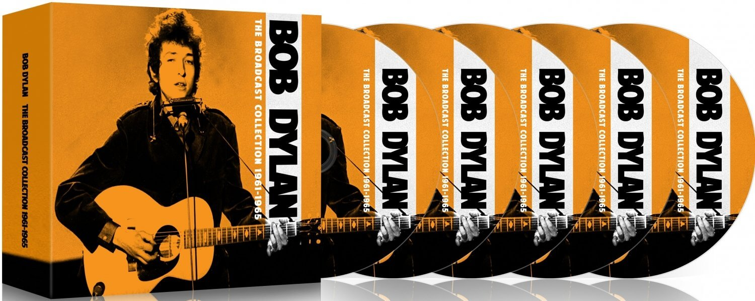 Coffret de CD de Bob Dylan avec une photo de lui jouant de la guitare.