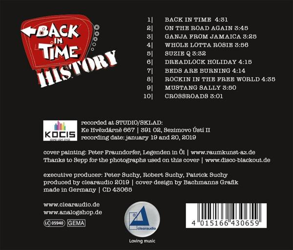 Rückseite eines Albums, Trackliste, Credits und Logos auf schwarzem Grund.