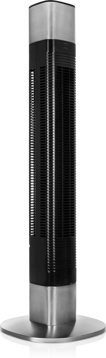 Hoge, zwart-zilveren torenventilator. Hij heeft een ronde basis en een zilveren bovenkant.