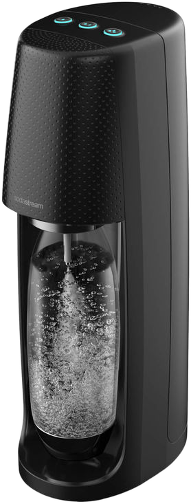 Fekete SodaStream szódakészítő buborékos vízzel teli üvegpalackkal, konyhai készülék.