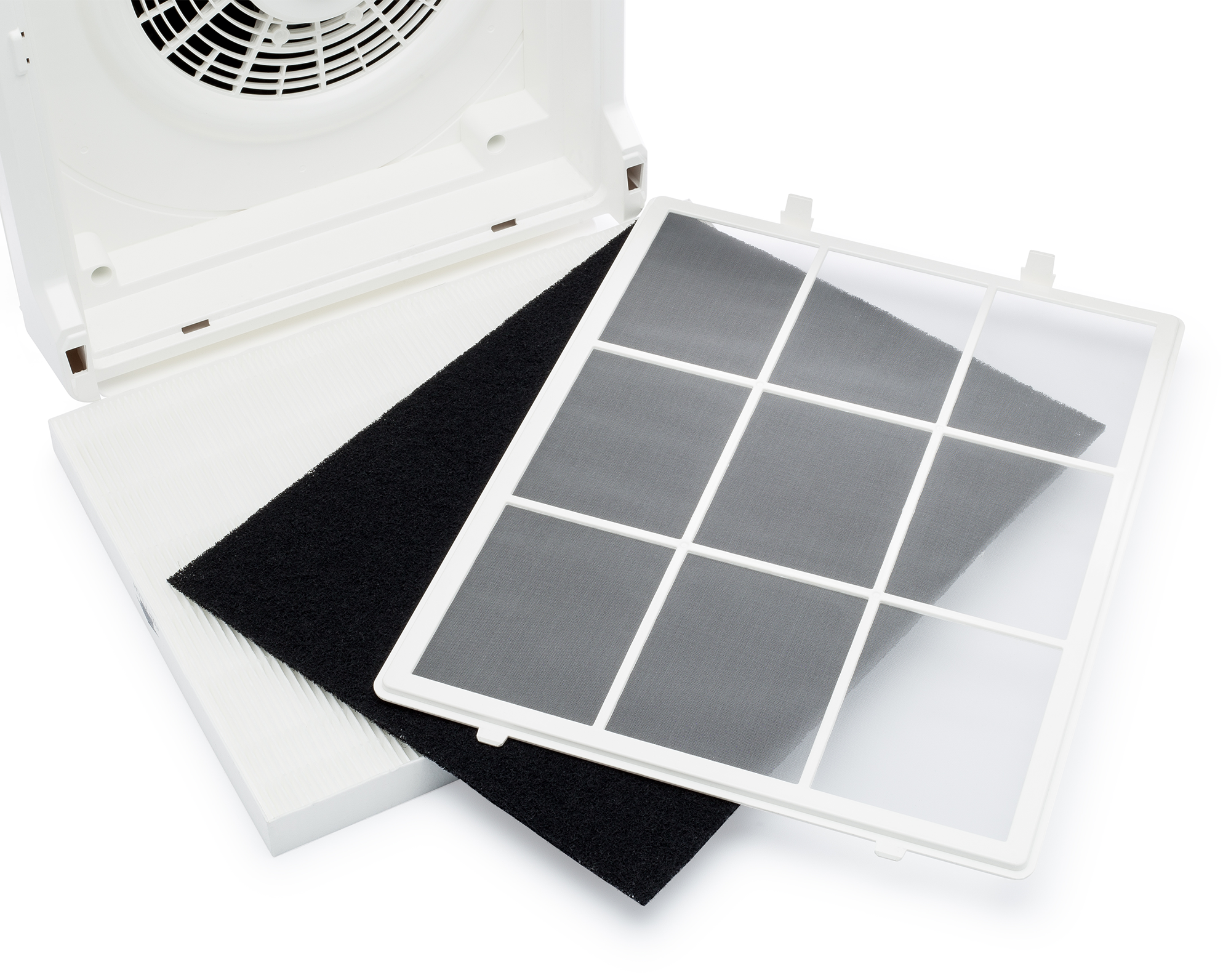 Luchtreinigerfilters op witte achtergrond. Wit gaas, zwart filter en een wit frame zijn zichtbaar.