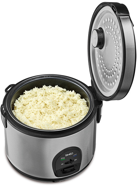 Opened rice cooker full of cooked rice. The background is white.