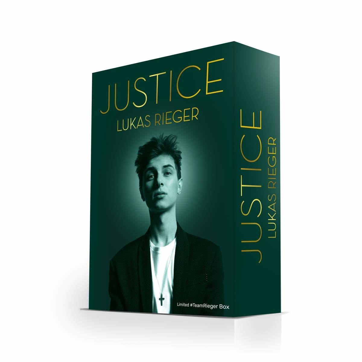 Box mit 'JUSTICE LUKAS RIEGER' und Foto eines jungen Mannes in dunkler Jacke.