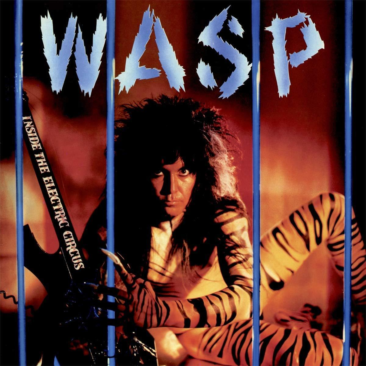 Albumcover mit Musiker hinter Gittern, Gitarre und tigergestreifter Figur.