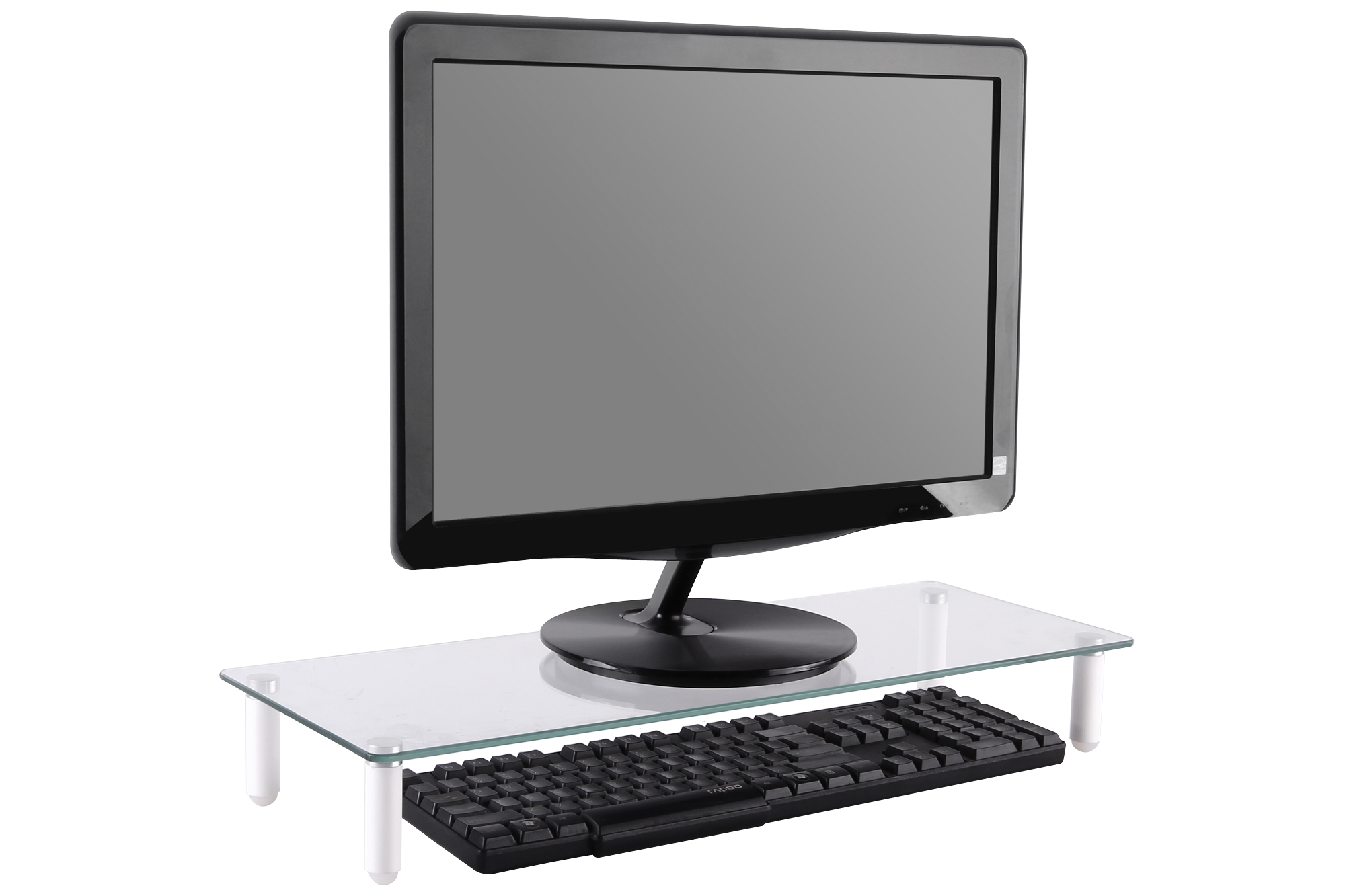 Computermonitor auf einem klaren Glasständer, mit einer Tastatur darunter, vor weißem Hintergrund.