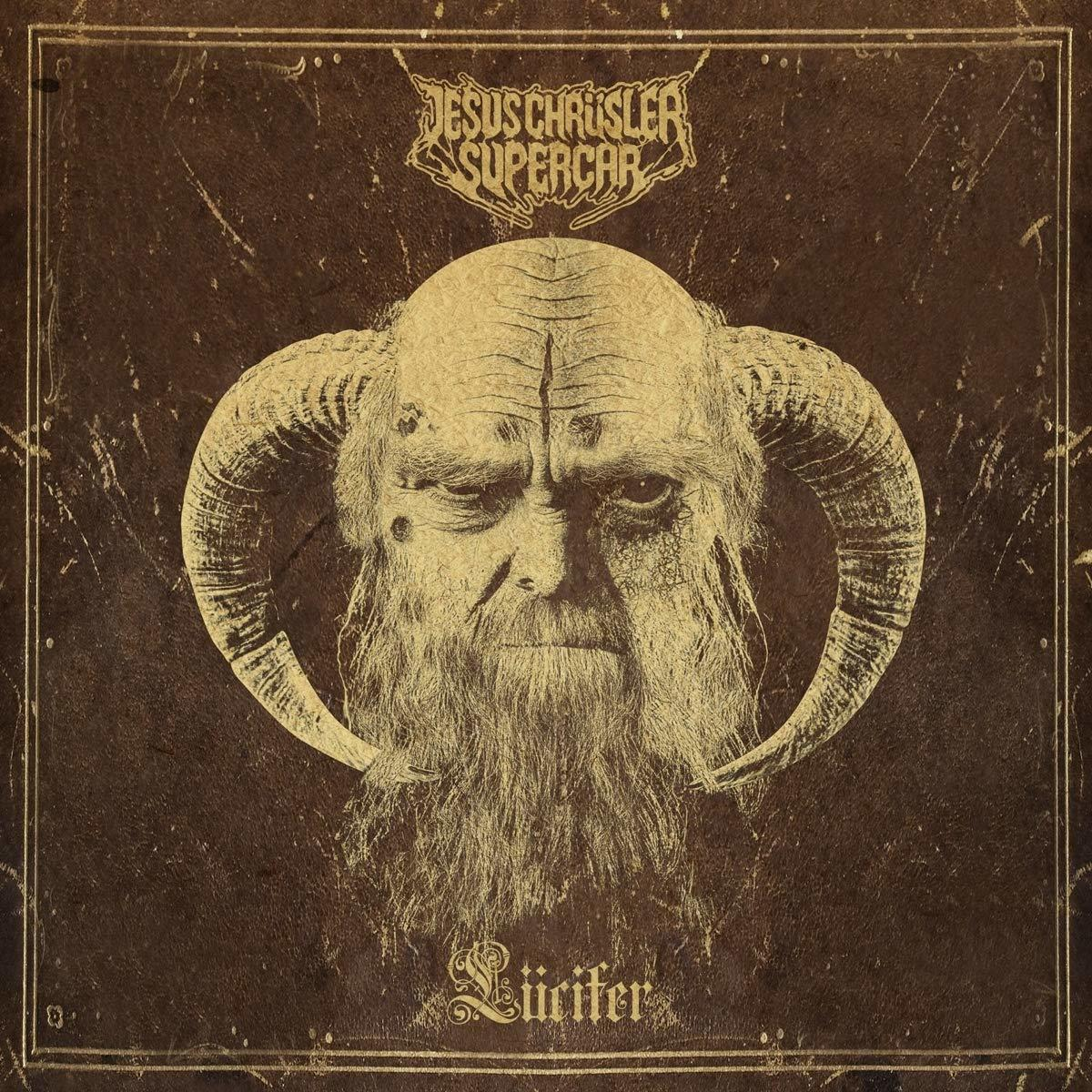 Albumcover mit einem dämonischen Gesicht. Ein Mann mit Hörnern, Bart und Augen, braune und goldene Töne.