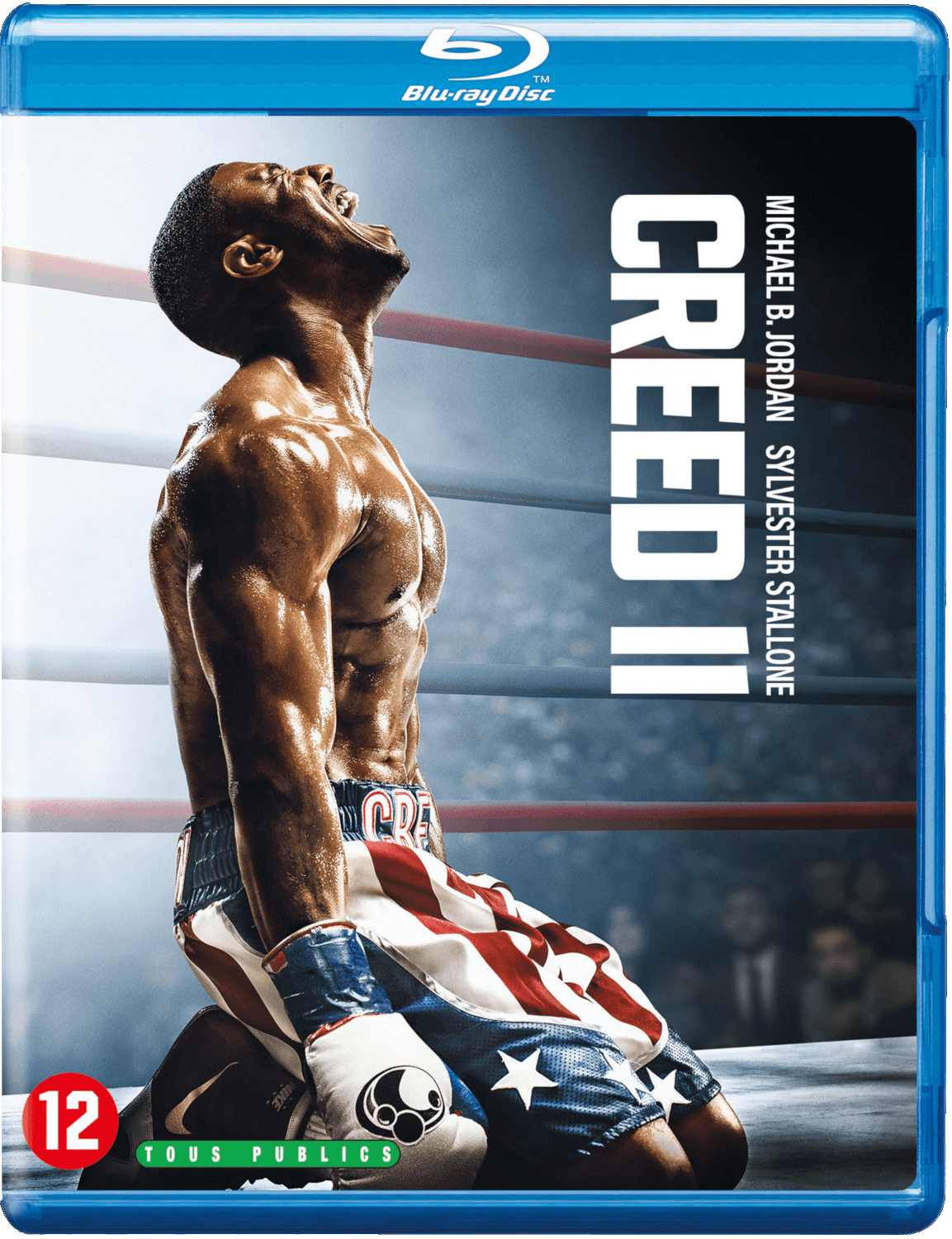 Creed II film Blu-ray cover. Bokser knielt, kijkt omhoog. Titel en acteursnamen zichtbaar.