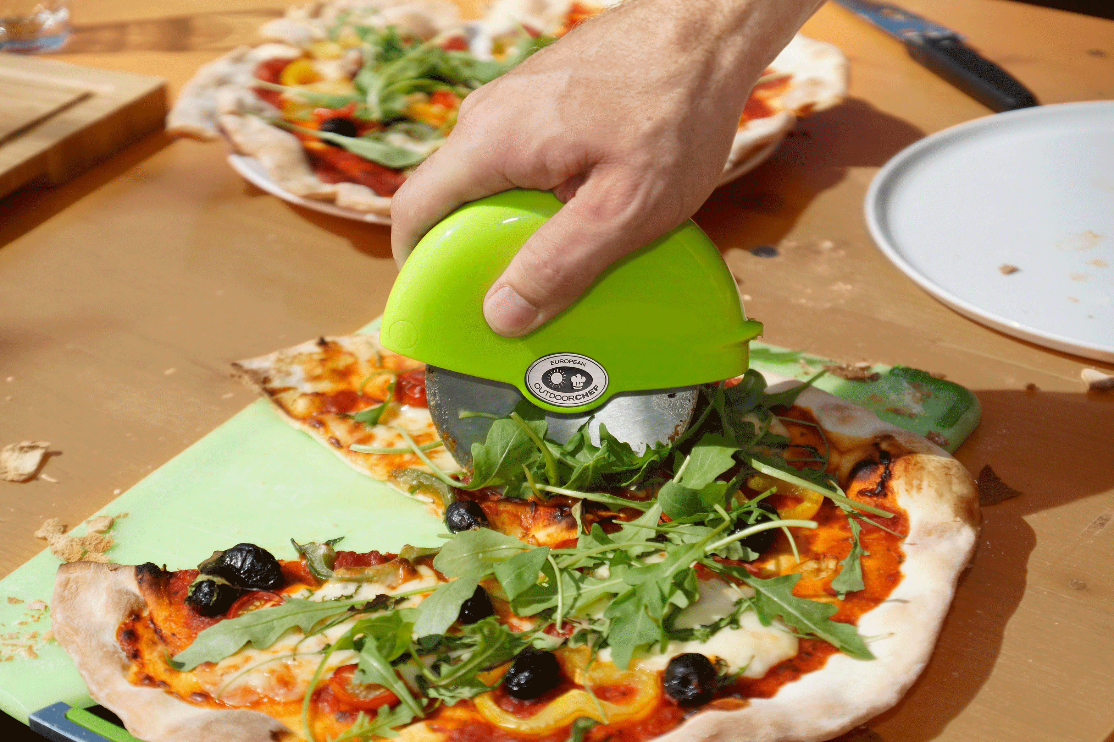 OUTDOORCHEF 14.491.29 Roulette a pizza - Accessoires pour barbecue (Vert/Argent)