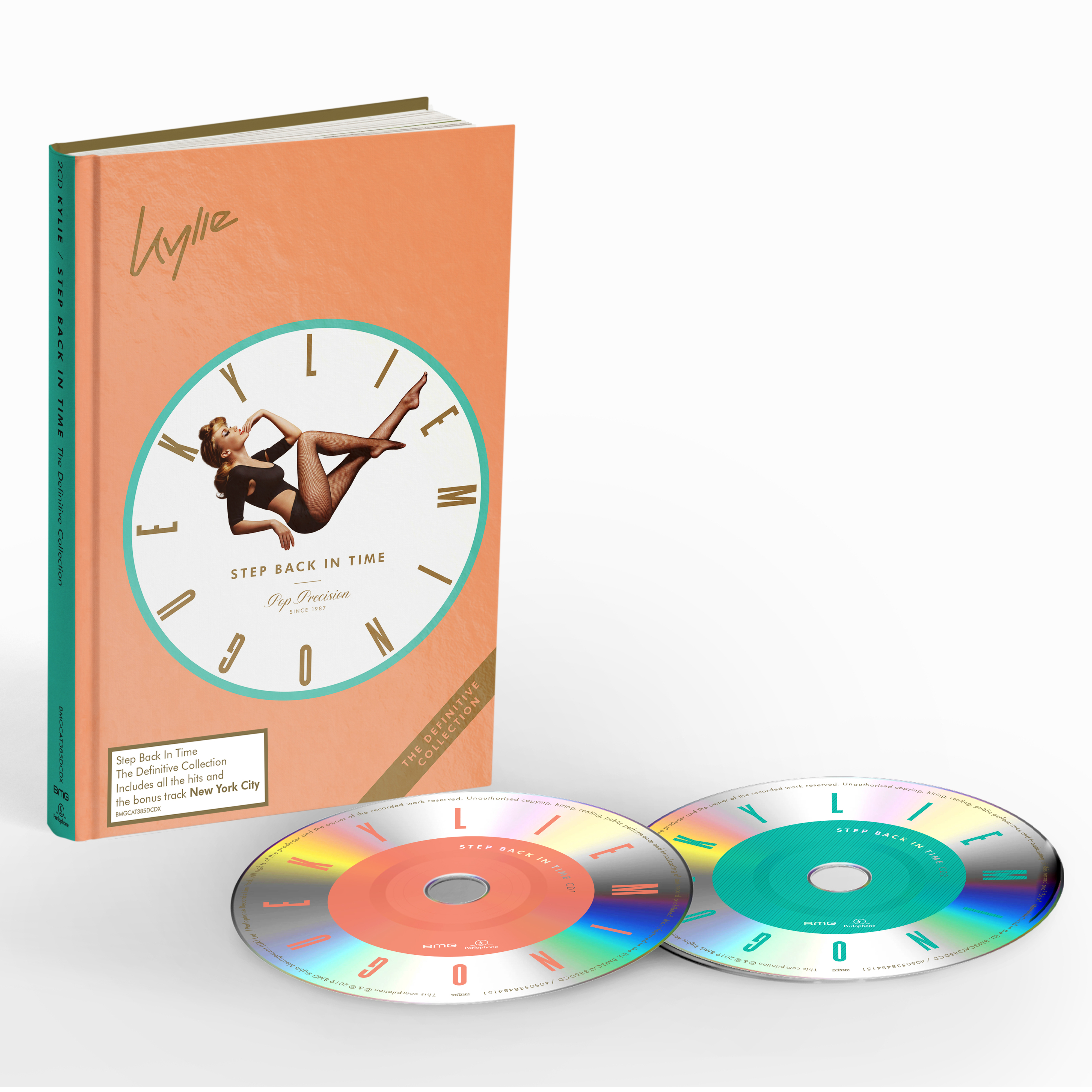 Kylie-Album mit einem Buch und zwei CDs. Oranger Einband mit einer Uhr und dem Titel Step Back In Time.
