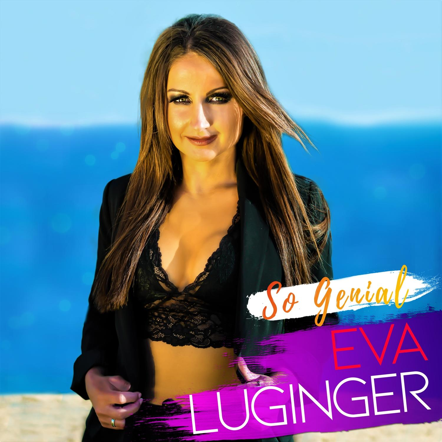Eine Frau in schwarzem Top und Jacke vor blauem Himmel, Textüberlagerung: Eva Luginger.