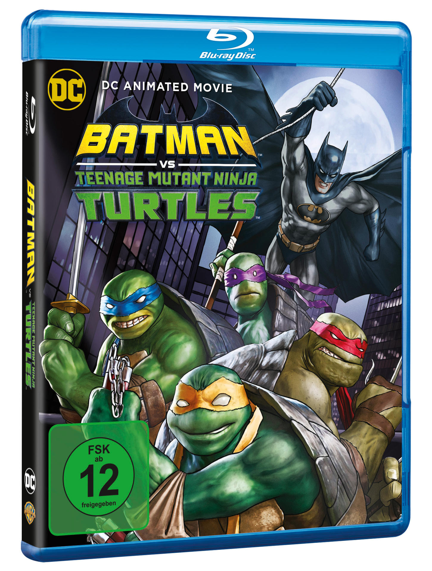 Blu-ray-Cover von 'Batman vs. Teenage Mutant Ninja Turtles'. Batman und Turtles in einer Stadt.