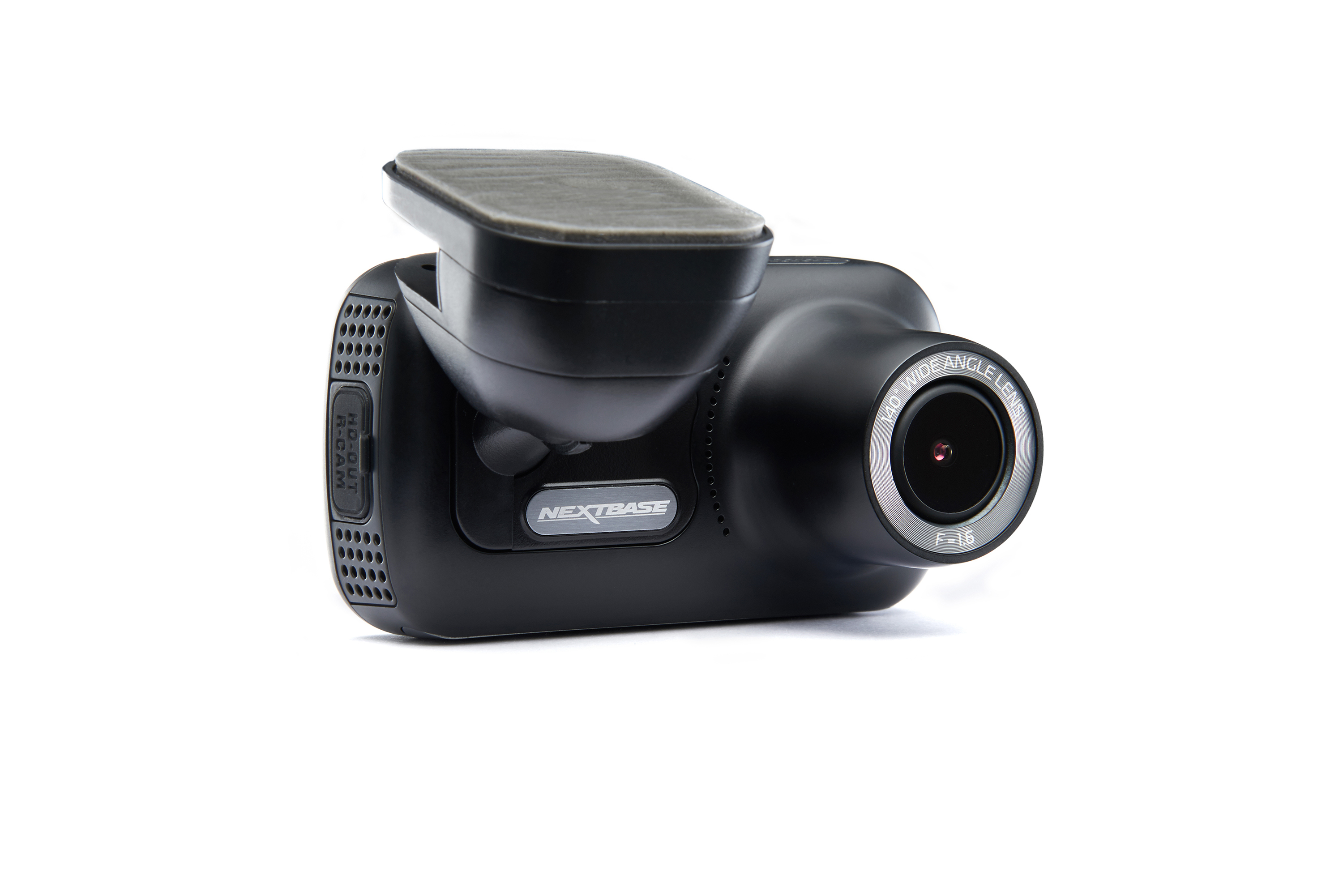 Eine schwarze Dashcam mit Objektiv und Halterung auf weißem Hintergrund.