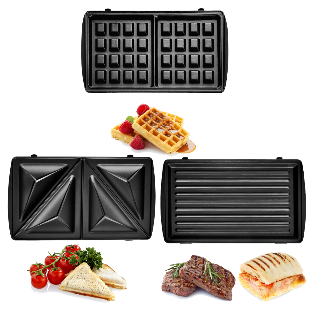 Gofri, szendvicsek és steak. Különféle ételek egy fehér felületen.