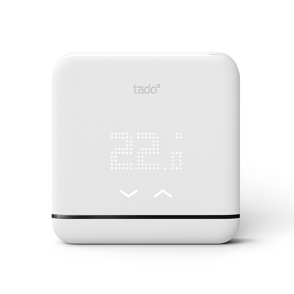 Weißes Tado Smart-Thermostat, zeigt 22 Grad an. Pfeile nach oben und unten. Tado-Logo oben.