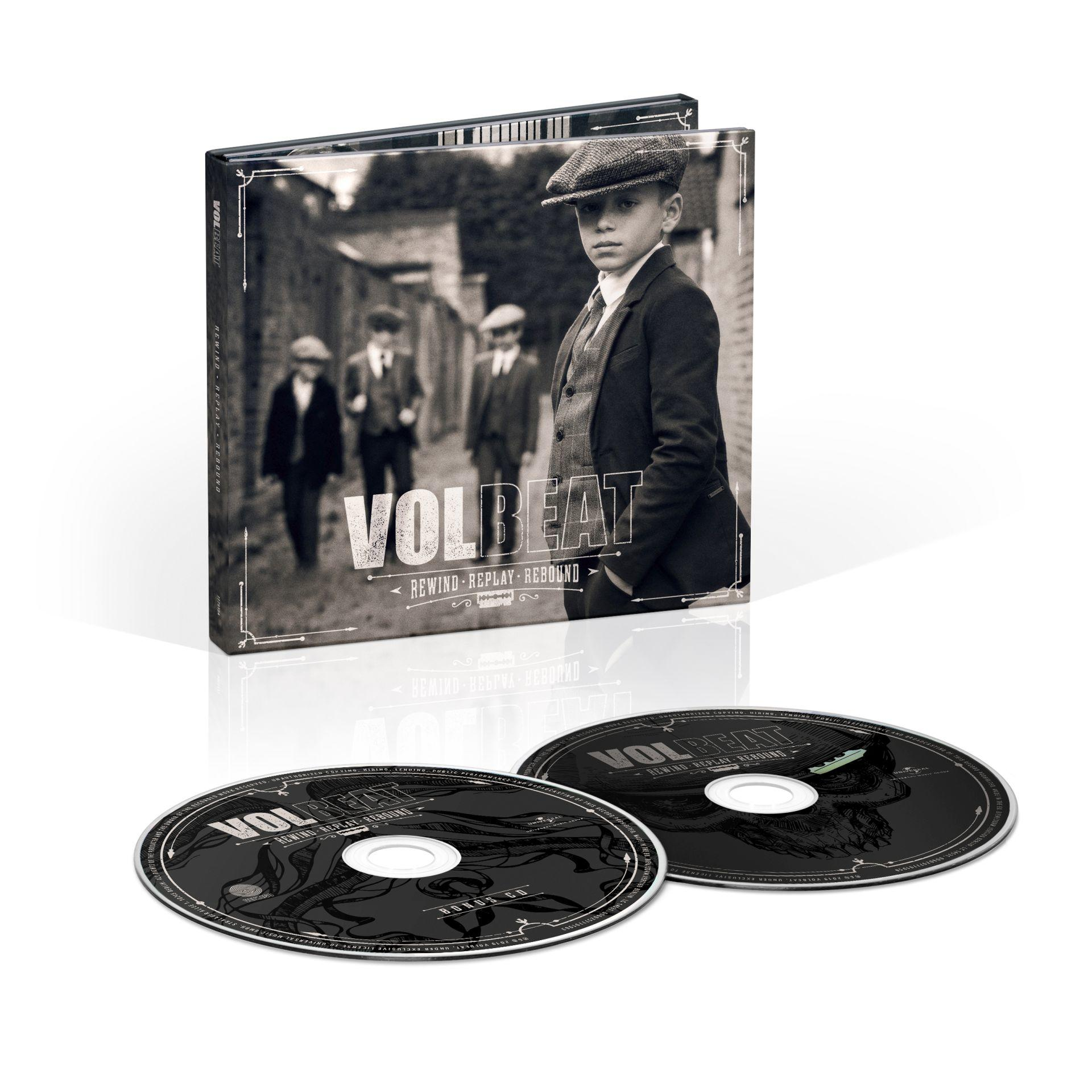 Albumcover mit einem jungen Mann in Schiebermütze. Albumtitel: Volbeat Rewind Replay Rebound.