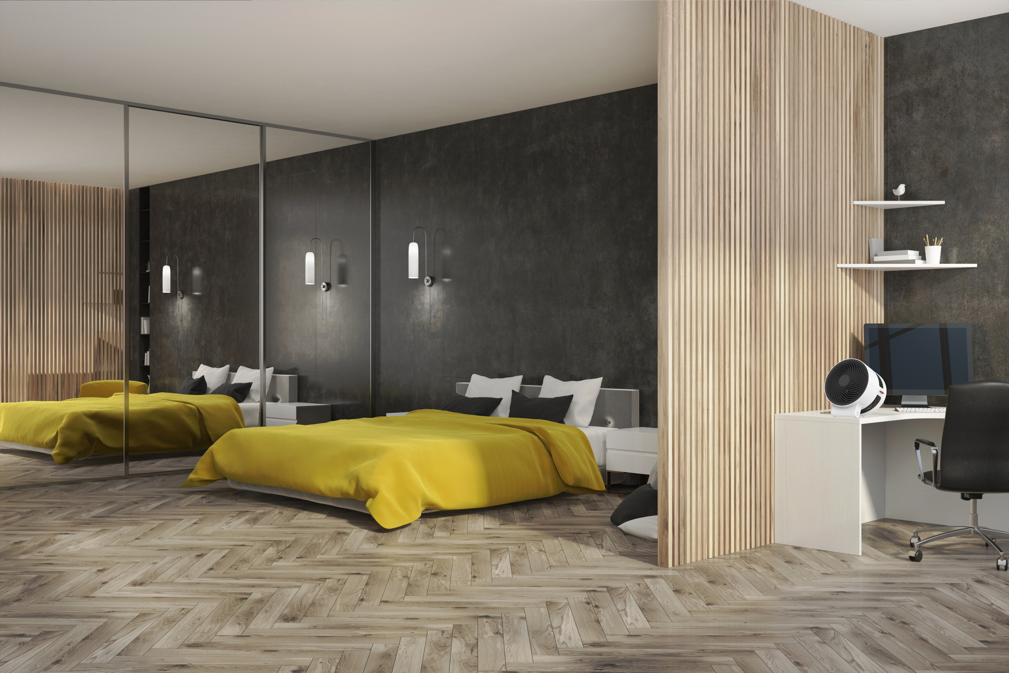 Modernes Schlafzimmer mit gelbem Bett, Holzböden und einem großen Spiegel.