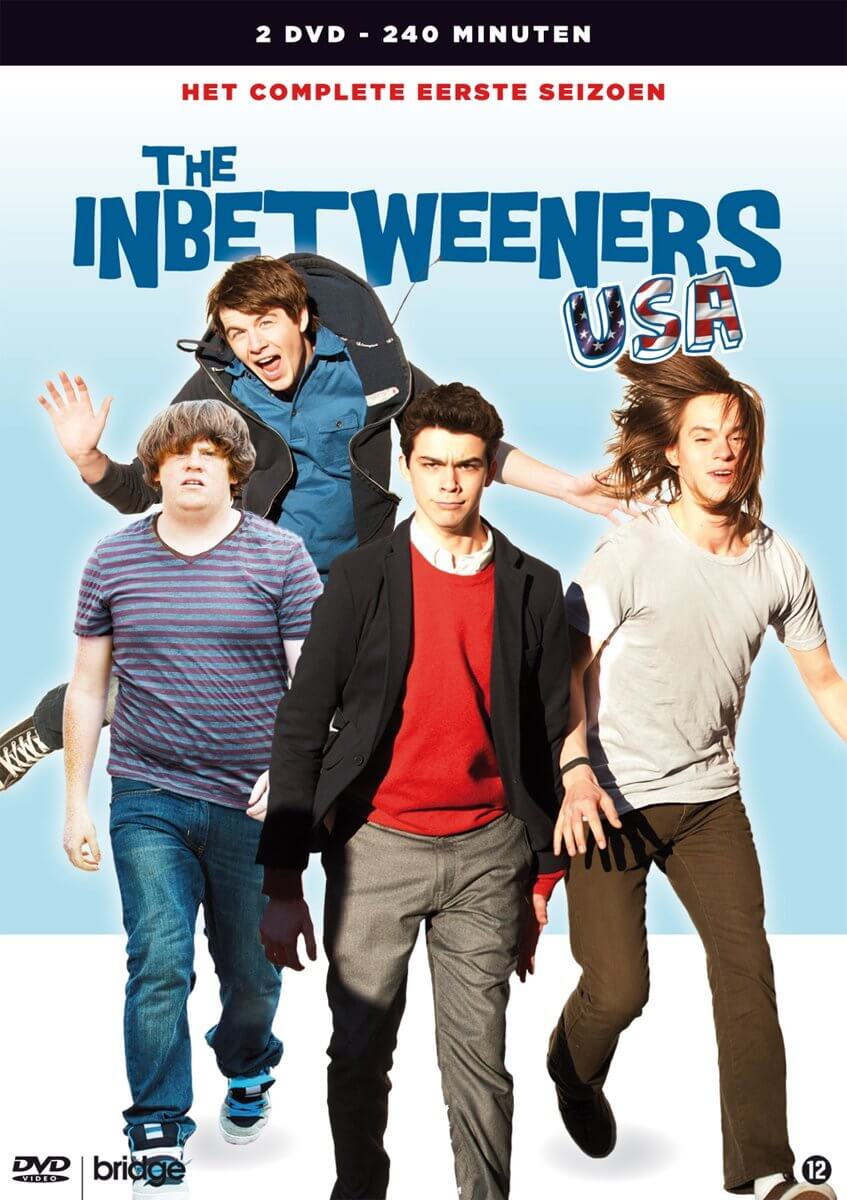 Couverture de DVD avec quatre hommes sur le devant. Titre 'THE INBETWEENERS USA'.