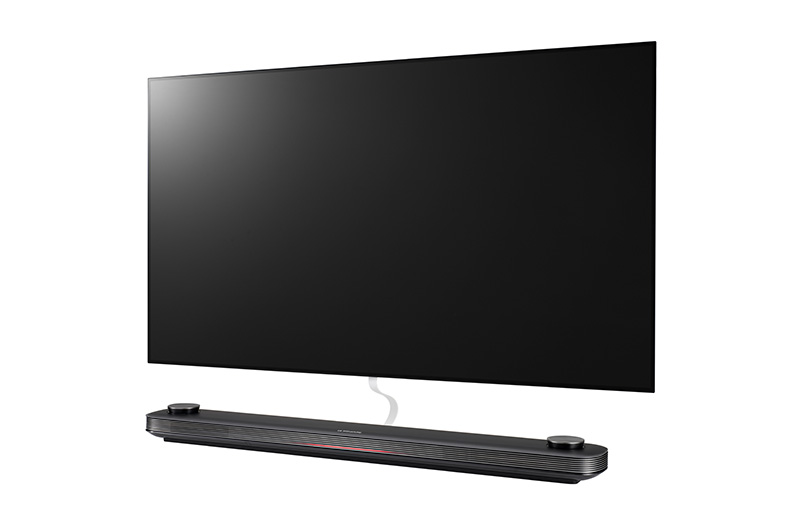 Televisor LG negro con barra de sonido. La pantalla está oscura.