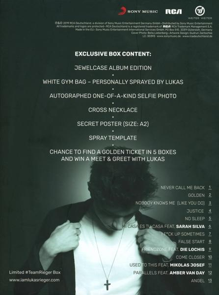 Rückseite eines Albums mit exklusiven Inhaltsdetails, einschließlich Foto und Trackliste.