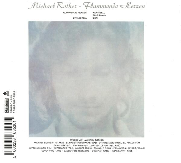 Albumcover mit deutschem Text. Ein verblasstes Gesicht im Hintergrund. Künstler, Titel, Trackliste.
