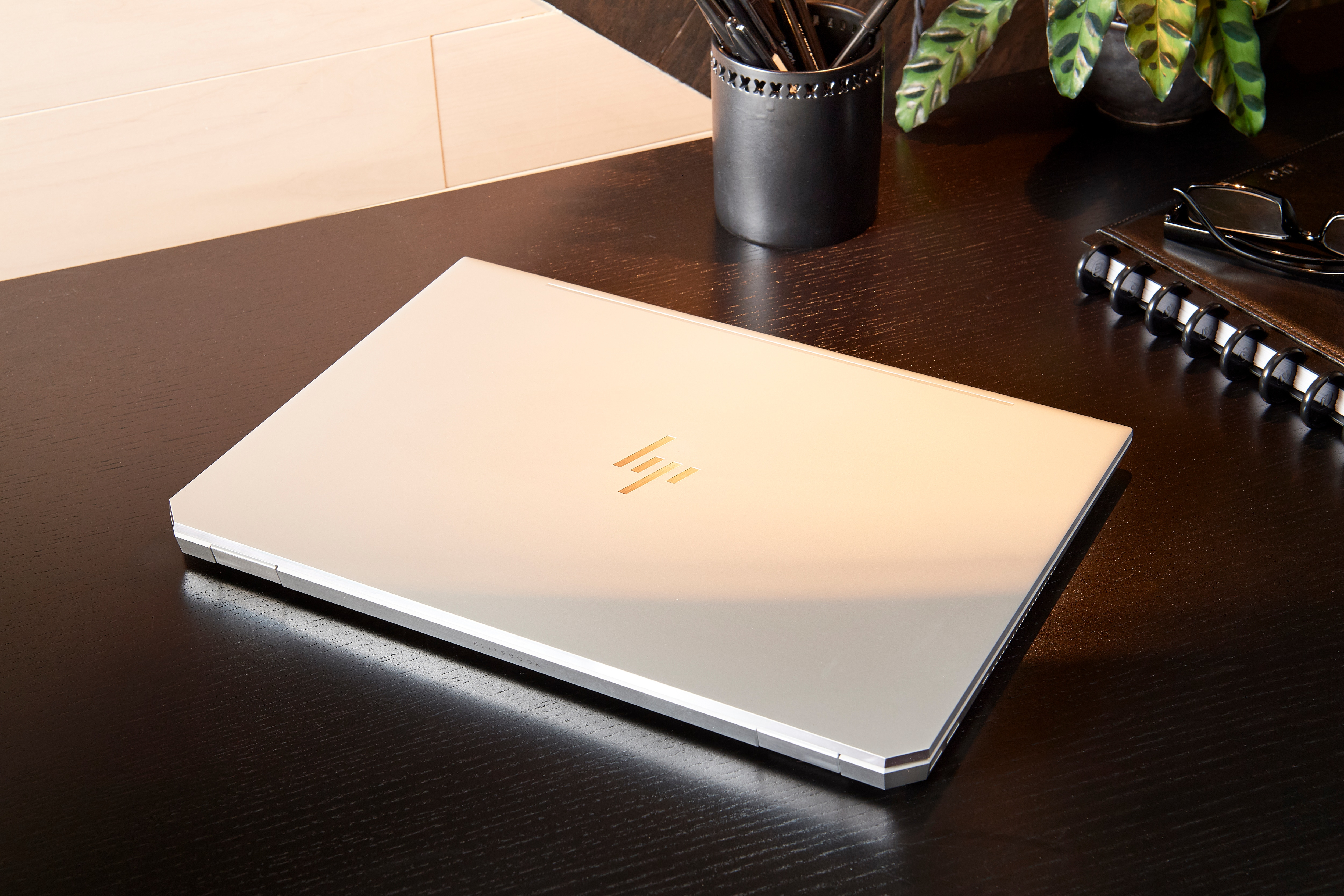 HP - B2B EliteBook 1050 G1 - 15,6 Zoll - Intel® Core™ i7 i7-8750H - 32 GB - 2 TB