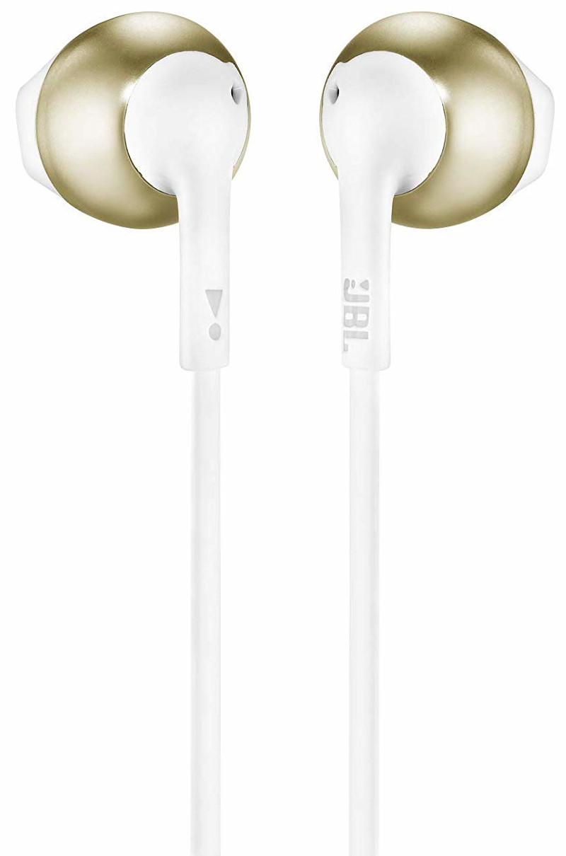 Écouteurs JBL blancs avec des accents dorés sur les écouteurs, des cordons blancs, isolés.