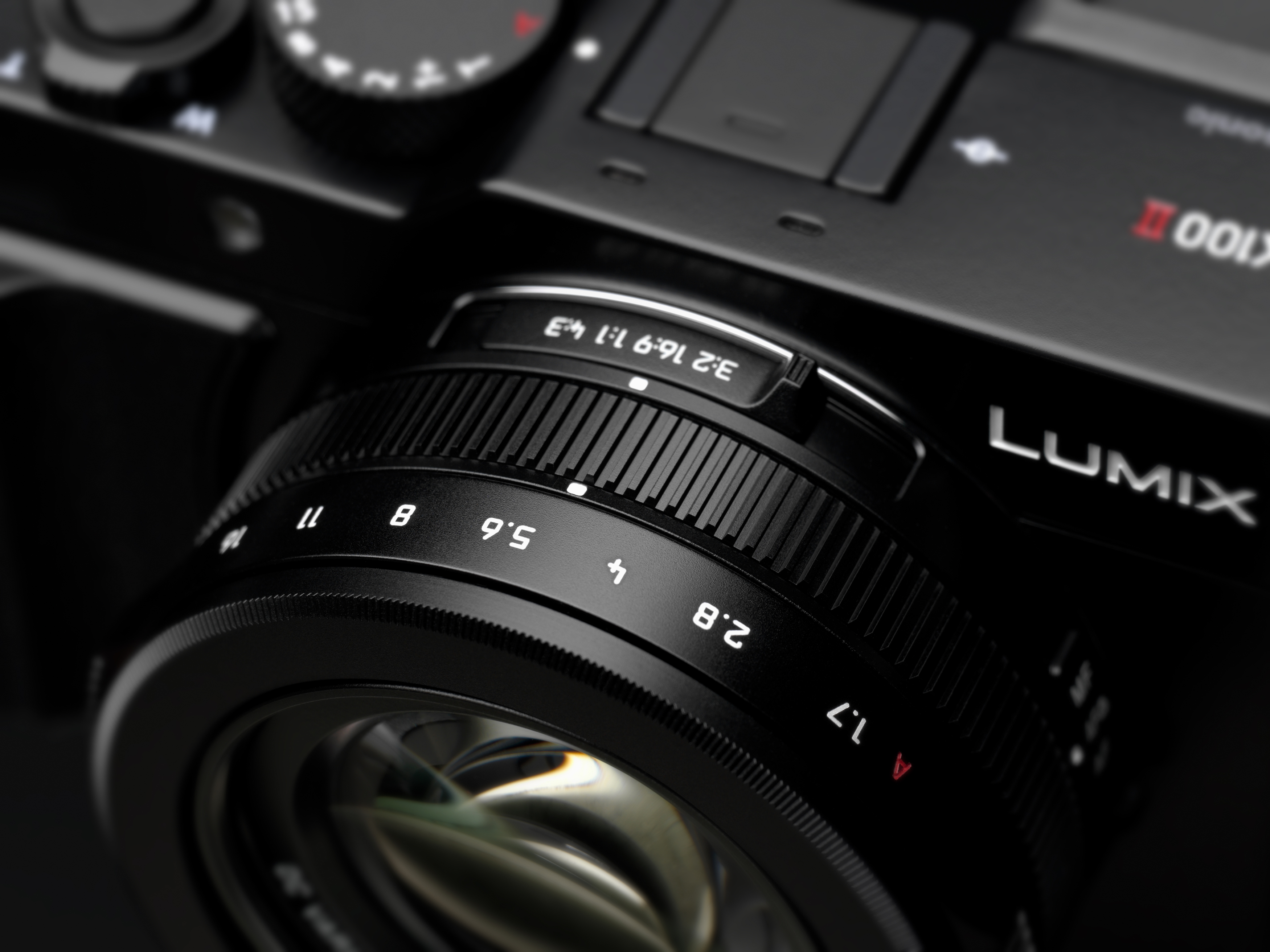 PANASONIC LUMIX DC-LX100 II Digitalkamera Schwarz, 3.1x opt. Zoom, 7.5 cm Display, 1.2 MP, Touch-Funktion, WLAN