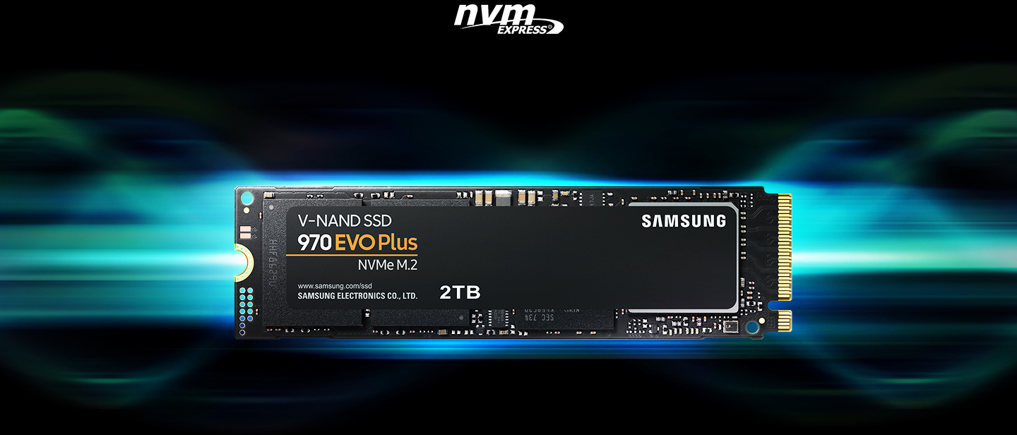 Schwarze SSD mit der Aufschrift Samsung 970 EVO Plus 2TB mit blau-grünem Hintergrund.