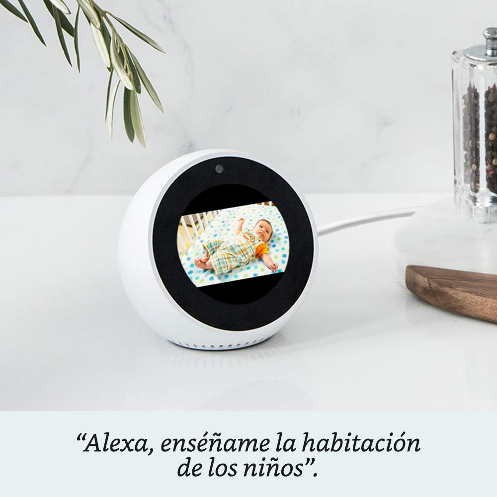Altavoz inteligente blanco con pantalla mostrando un bebé y texto en español.