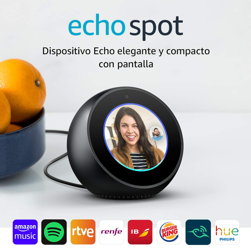 Un dispositivo Echo Spot que muestra una videollamada. Logotipos de servicios de transmisión abajo.