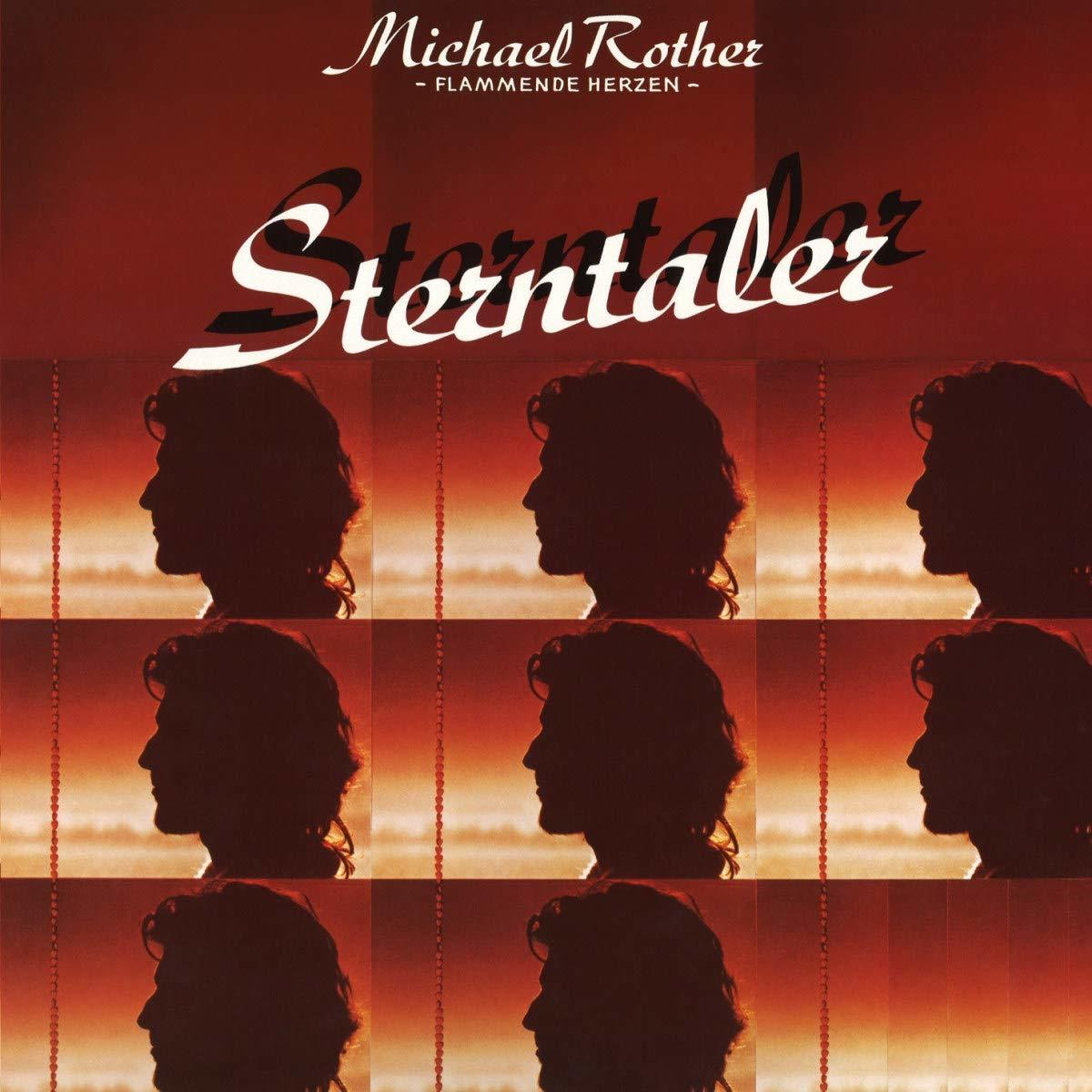 Albumcover mit mehreren Silhouetten des Profils eines Mannes vor rot-orangefarbenem Hintergrund.