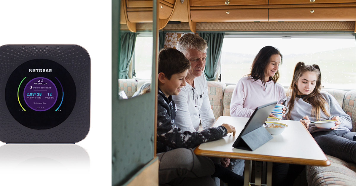 Eine Familie in einem Wohnmobil, die auf ein Tablet schaut, mit einem Wi-Fi-Hotspot auf der linken Seite.