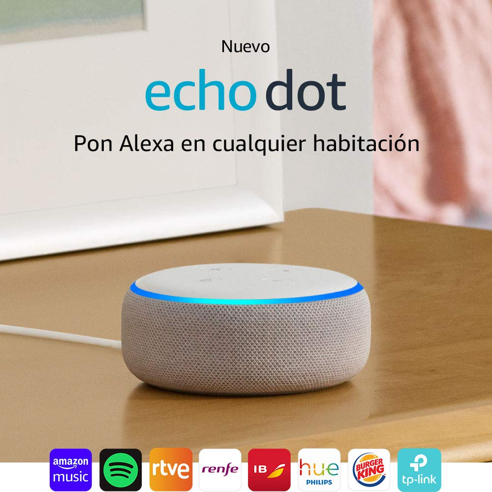 Altavoz inteligente Echo Dot en mesa de madera. Texto: 'echo dot'. Marcas: Spotify, Amazon Music, etc.