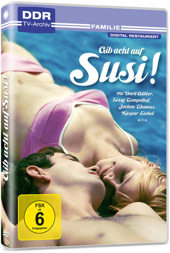 DVD-Hülle: ein Paar umarmt sich. Eine Frau in einem rosa Top, ein Mann. Titel: 'Gib acht auf Susi!'