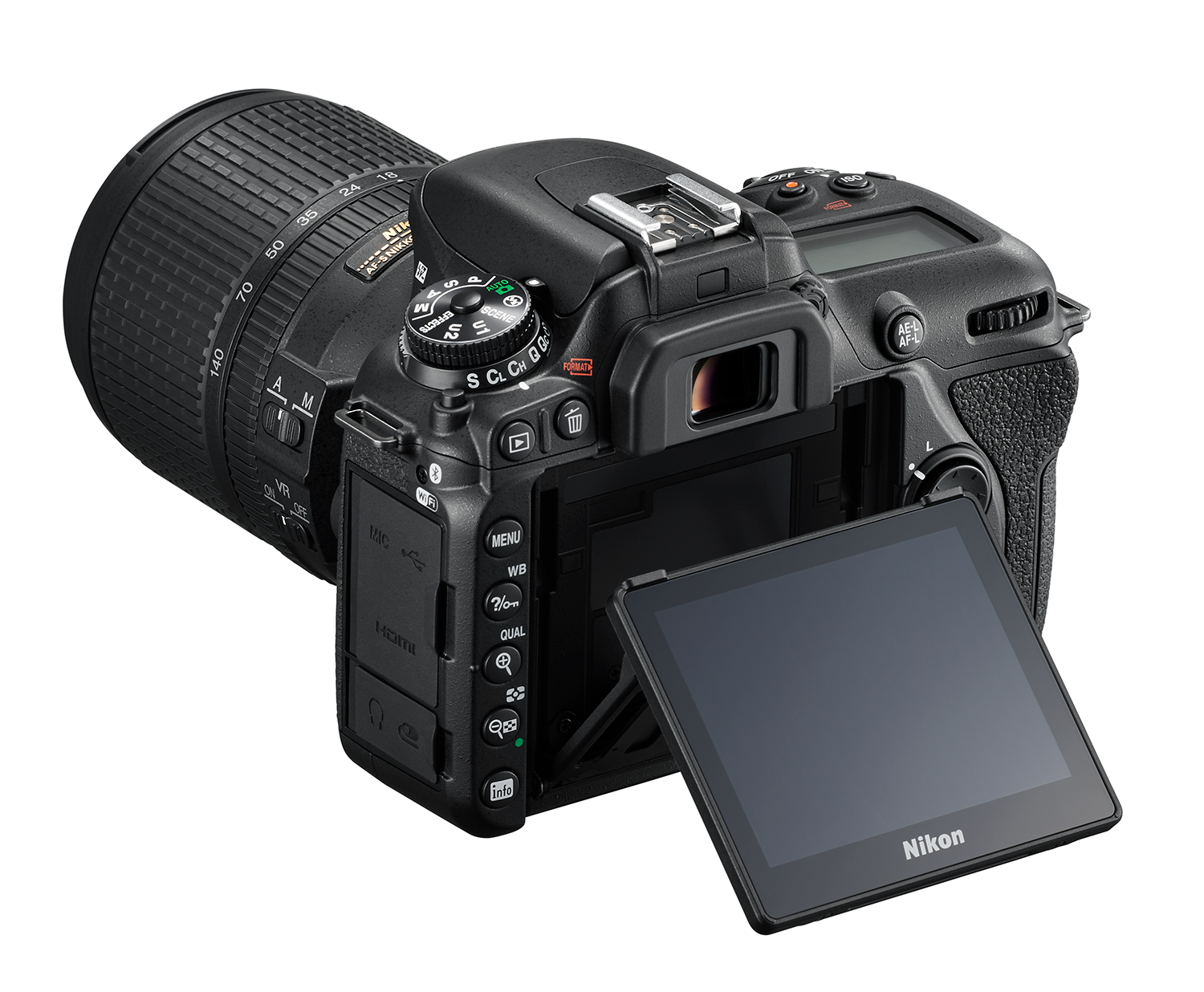 Zwarte Nikon DSLR-camera met een open scherm. De camera staat op een wit oppervlak.