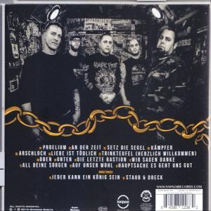 Album-CD-Cover, Männergruppe mit Ketten und Text.