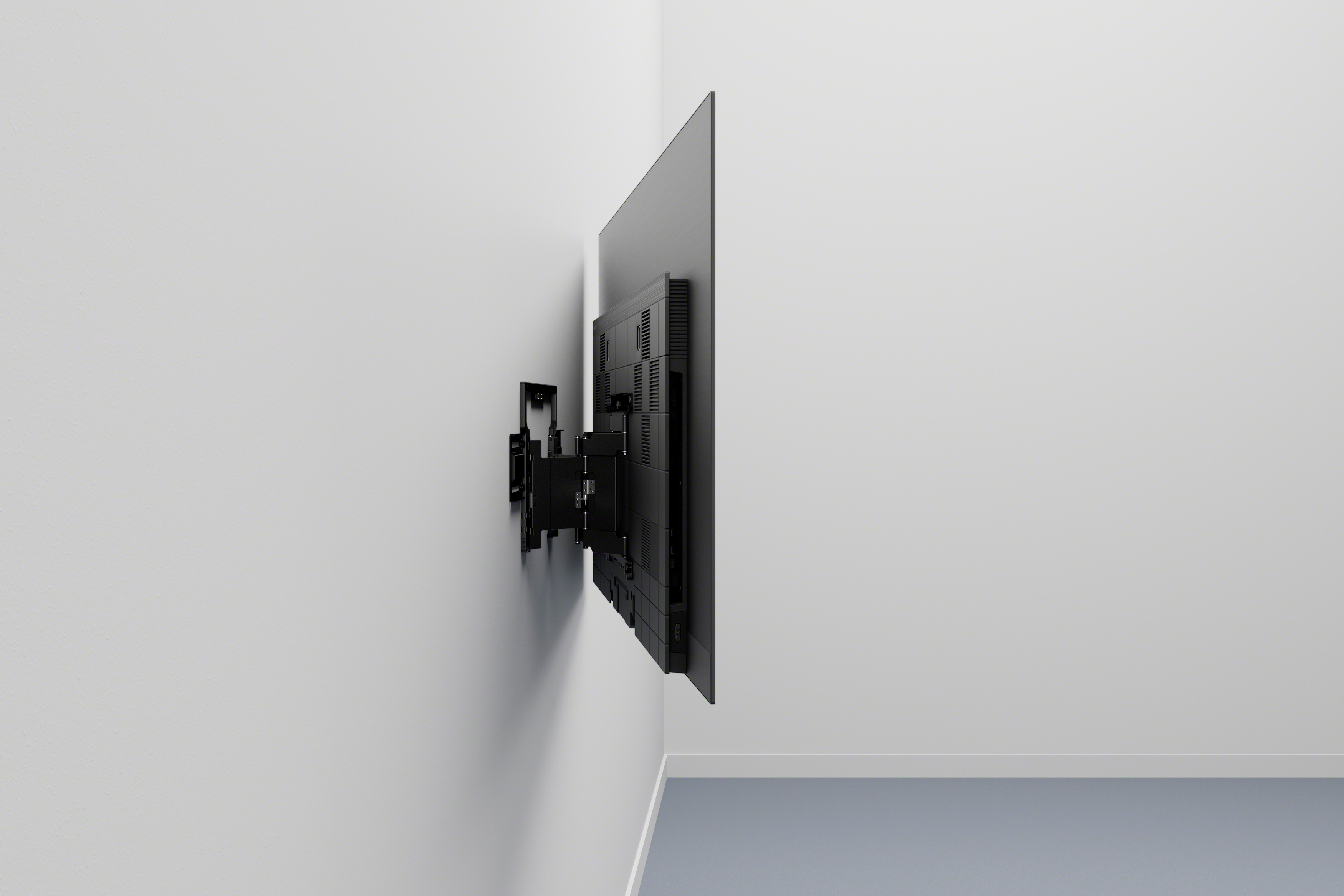 Ein Fernseher ist an der Wand in einer Ecke montiert.