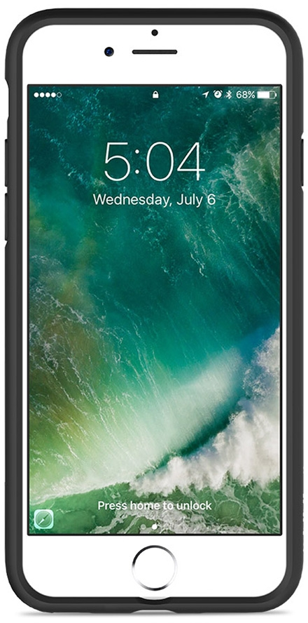 Ein Smartphone-Bildschirm zeigt eine Naturszene mit Uhrzeit und Datum, umgeben von einer schwarzen Hülle.