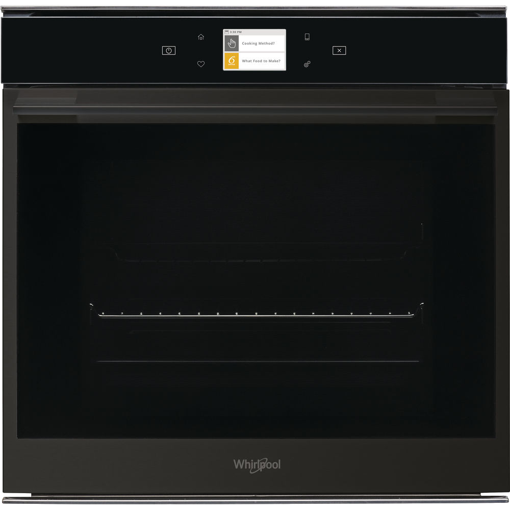 Fekete Whirlpool sütő, digitális kijelzővel, menüopciókkal, fekete háttéren.