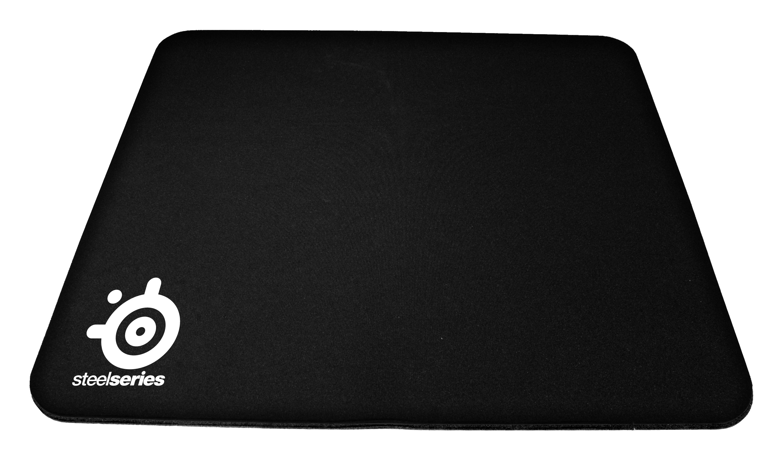 Köşesinde marka logosu bulunan siyah bir SteelSeries mouse pad.